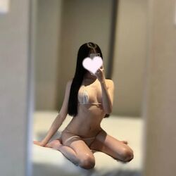 マイクロビキニで隠れてるとこ見てみない?