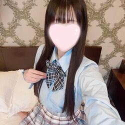 はじめまして！18歳の桜庭みこです！