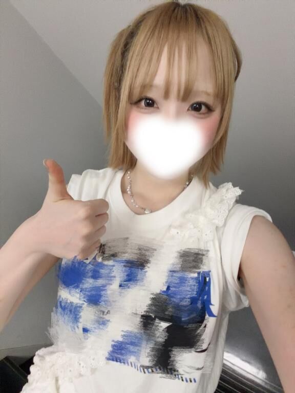 てへ