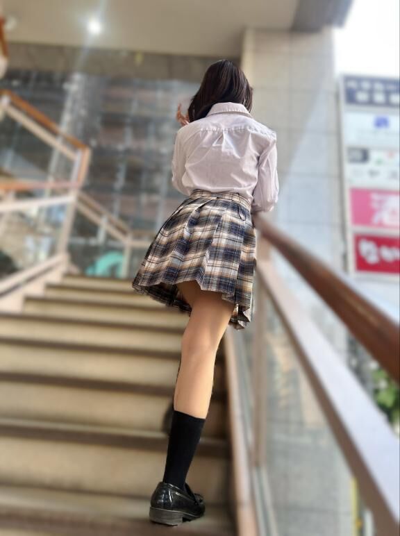 見えそう！？