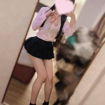 こんにちはスカート短すぎ。。。。